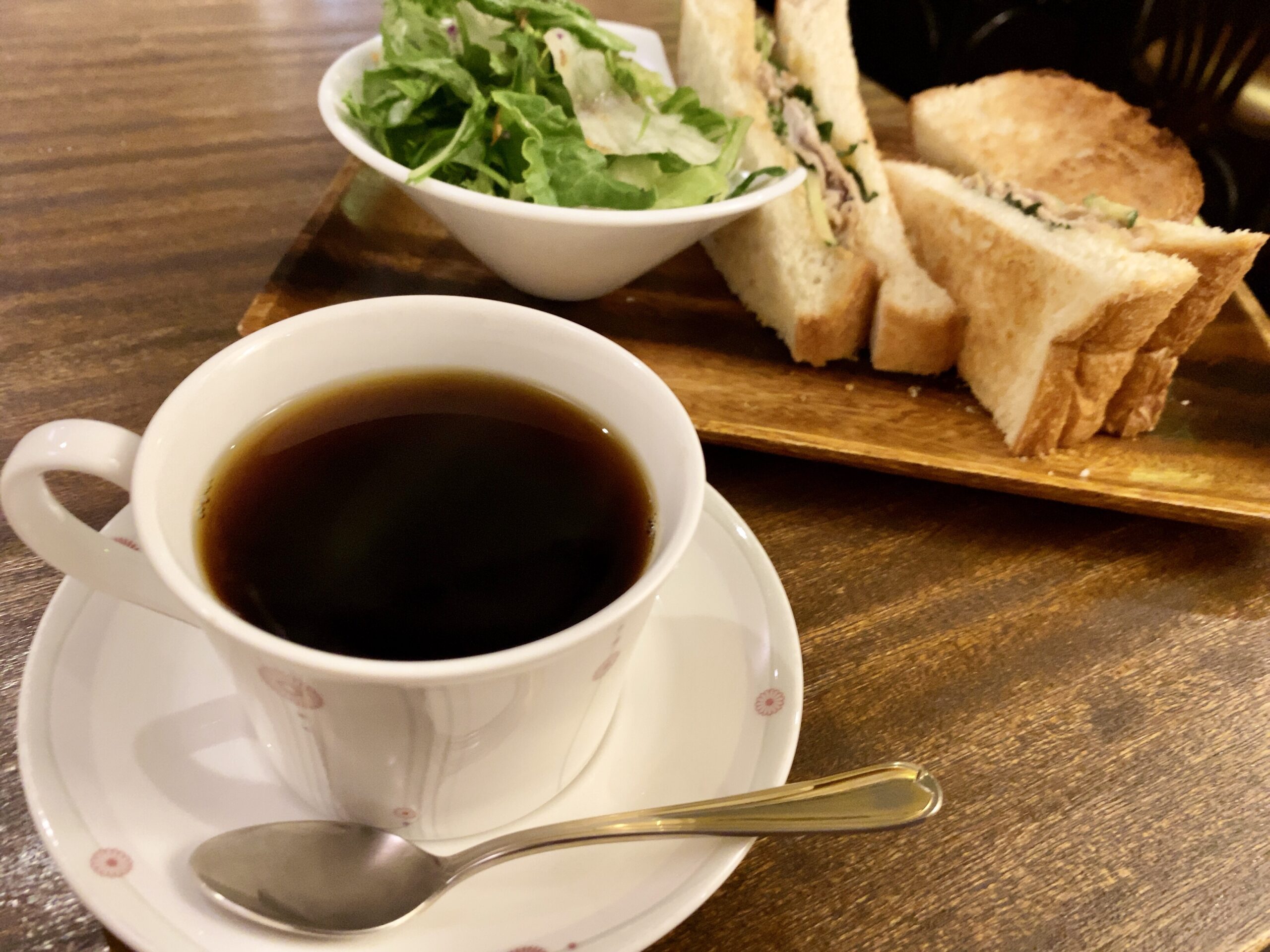大阪 カフェ 心斎橋の隠れ家カフェ ダンケ のバターブレンドコーヒーと豚しゃぶサンド シフォンケーキ 心斎橋 Mioの大阪ブログ 大阪 カフェ 心斎橋の隠れ家カフェ ダンケ のバターブレンドコーヒーと豚しゃぶサンド シフォンケーキ 心斎橋 Mioの大阪ブログ
