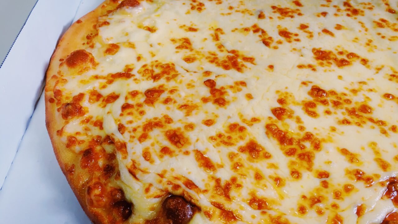 大阪 生活 ドミノ ピザの ウルトラチーズピザ 1キロ を食べた時の話 Mioの大阪ブログ